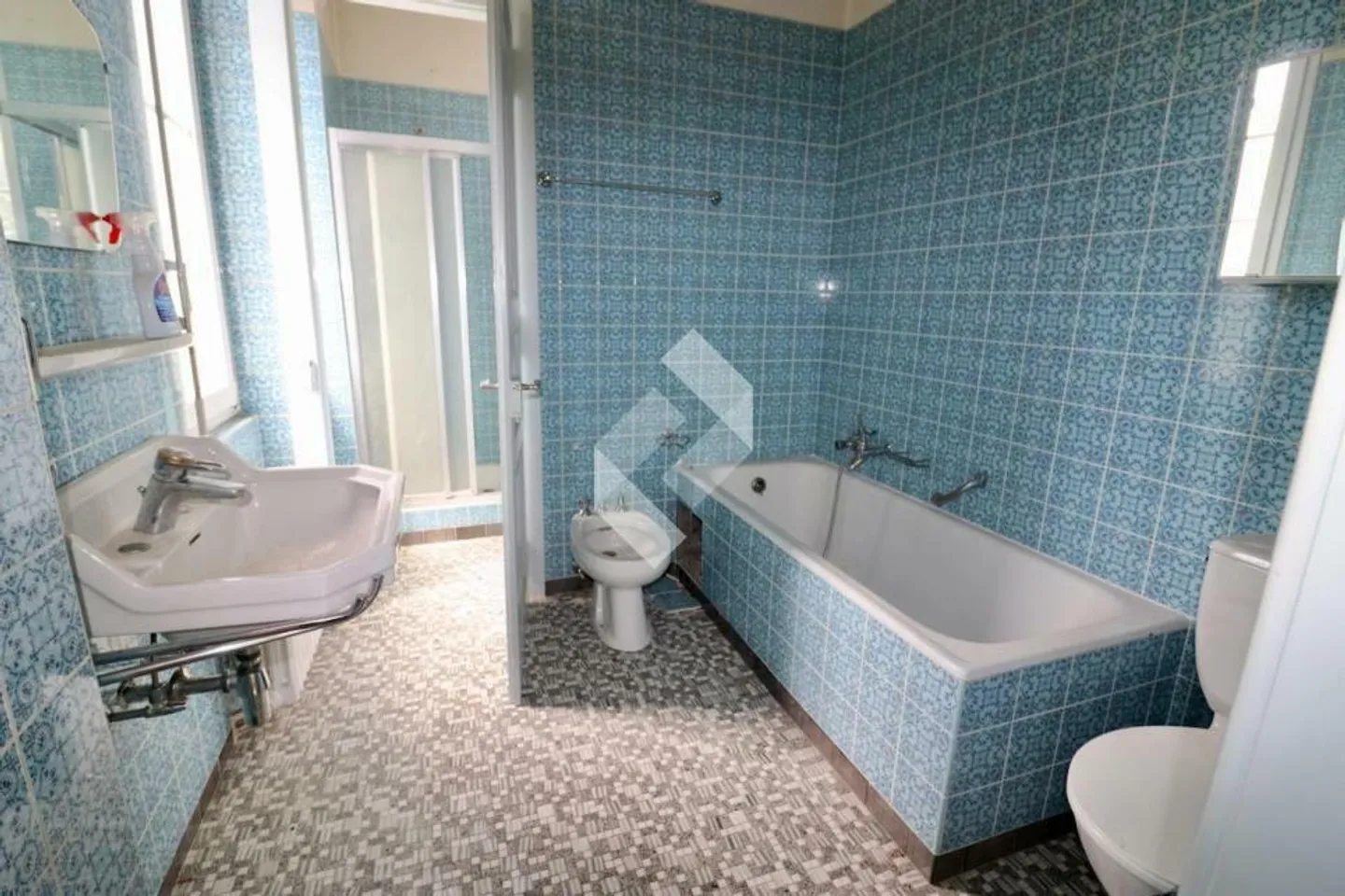 Manor House with 2 Apartments + Attic - Rare Opportunity - Photo 9 of 13