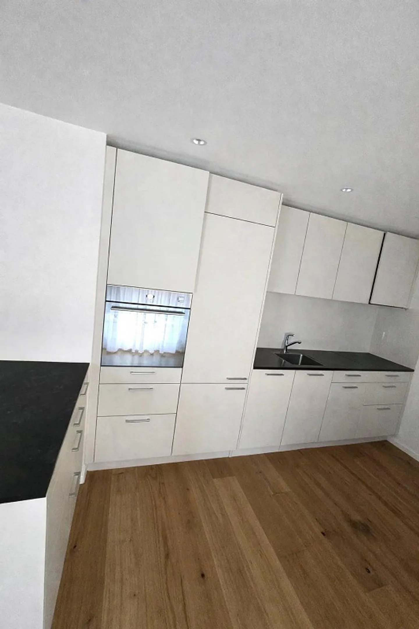 Appartement exclusif de 67m² avec deux salles de bains et une salle de bricolage séparée - Photo 3 sur 8