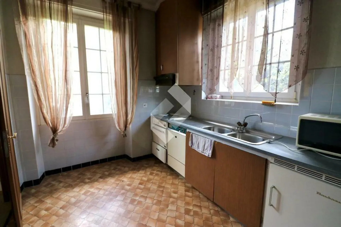 Manor House with 2 Apartments + Attic - Rare Opportunity - Photo 12 of 13