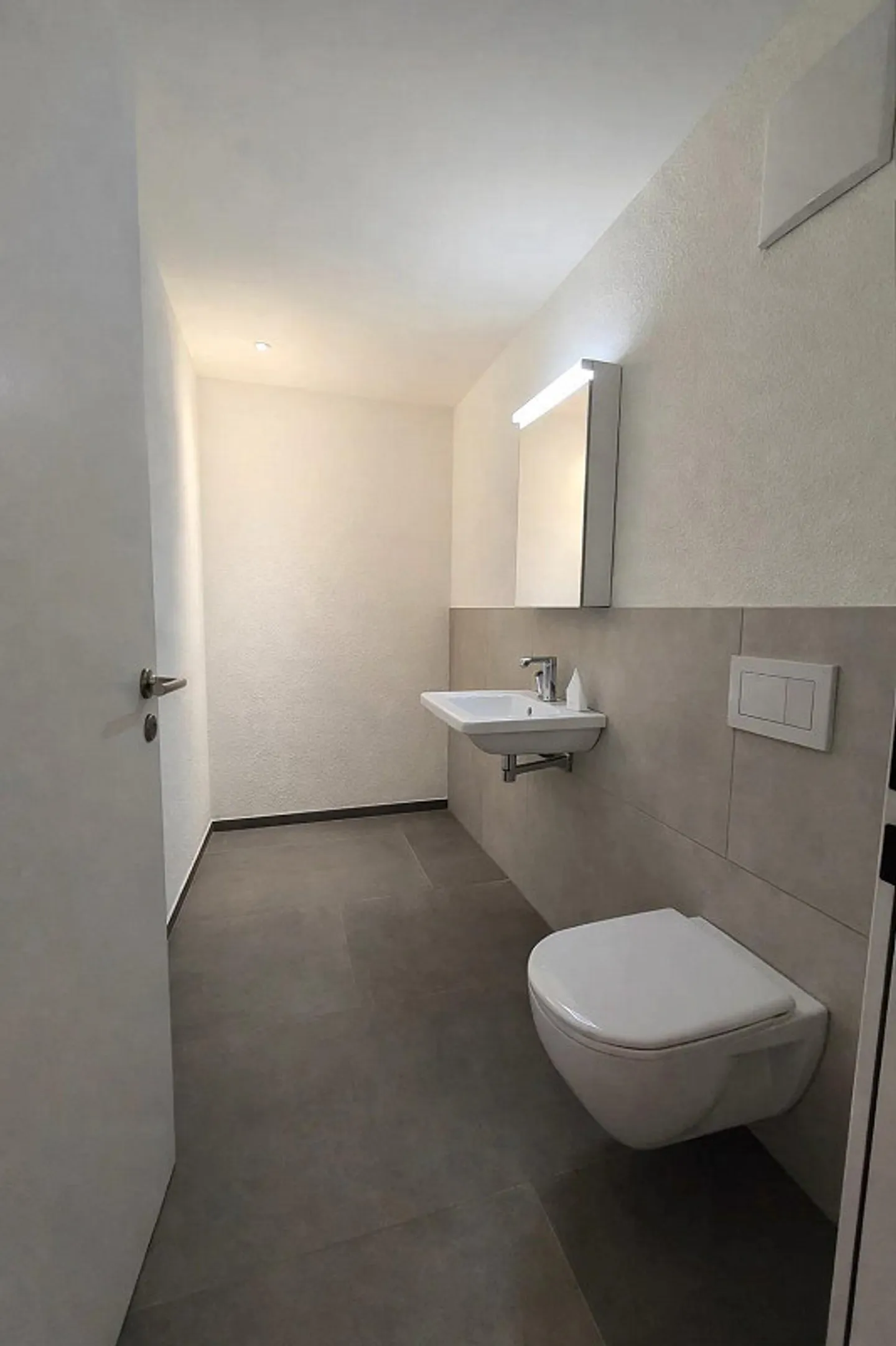 Appartement exclusif de 67m² avec deux salles de bains et une salle de bricolage séparée - Photo 6 sur 8
