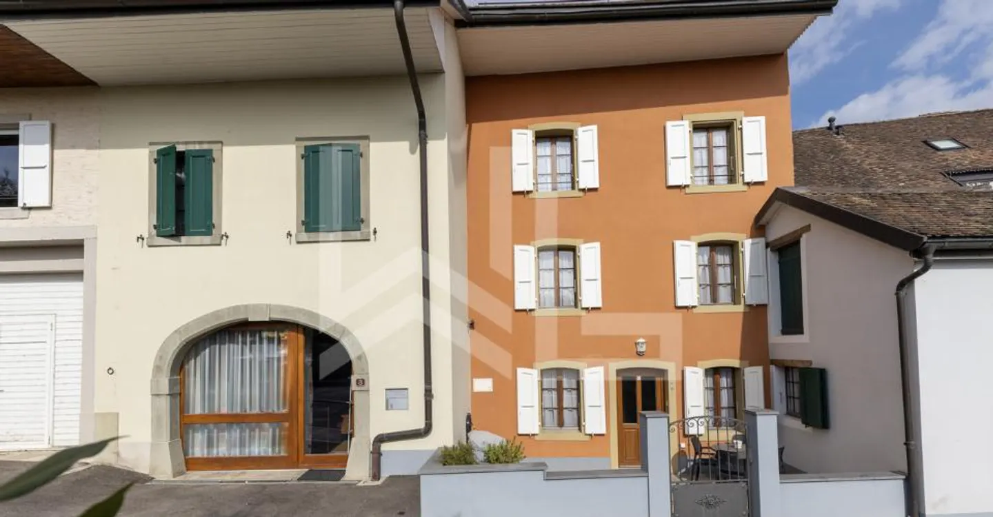 AUTENTICA CASA DI VILLAGGIO CON GIARDINO - Foto 1 di 5