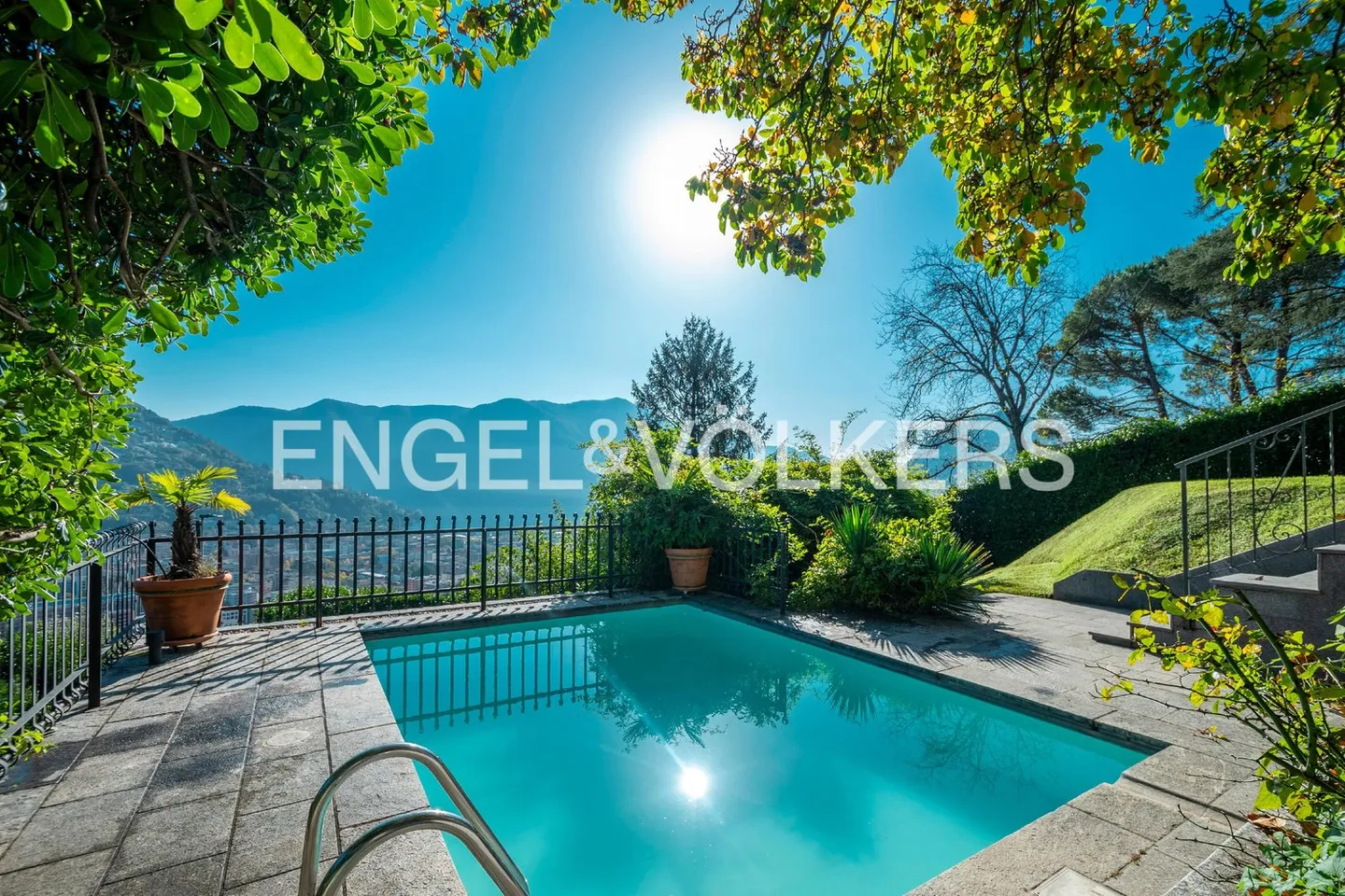 Villa prestigiosa con vista mozzafiato - Foto 2 di 13