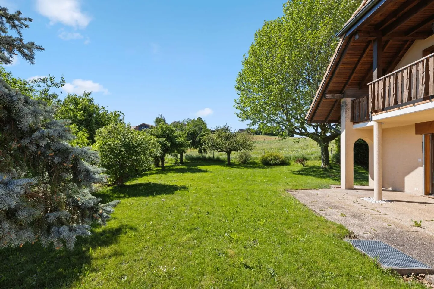 Villa spacieuse avec deux appartements - Photo 4 sur 6
