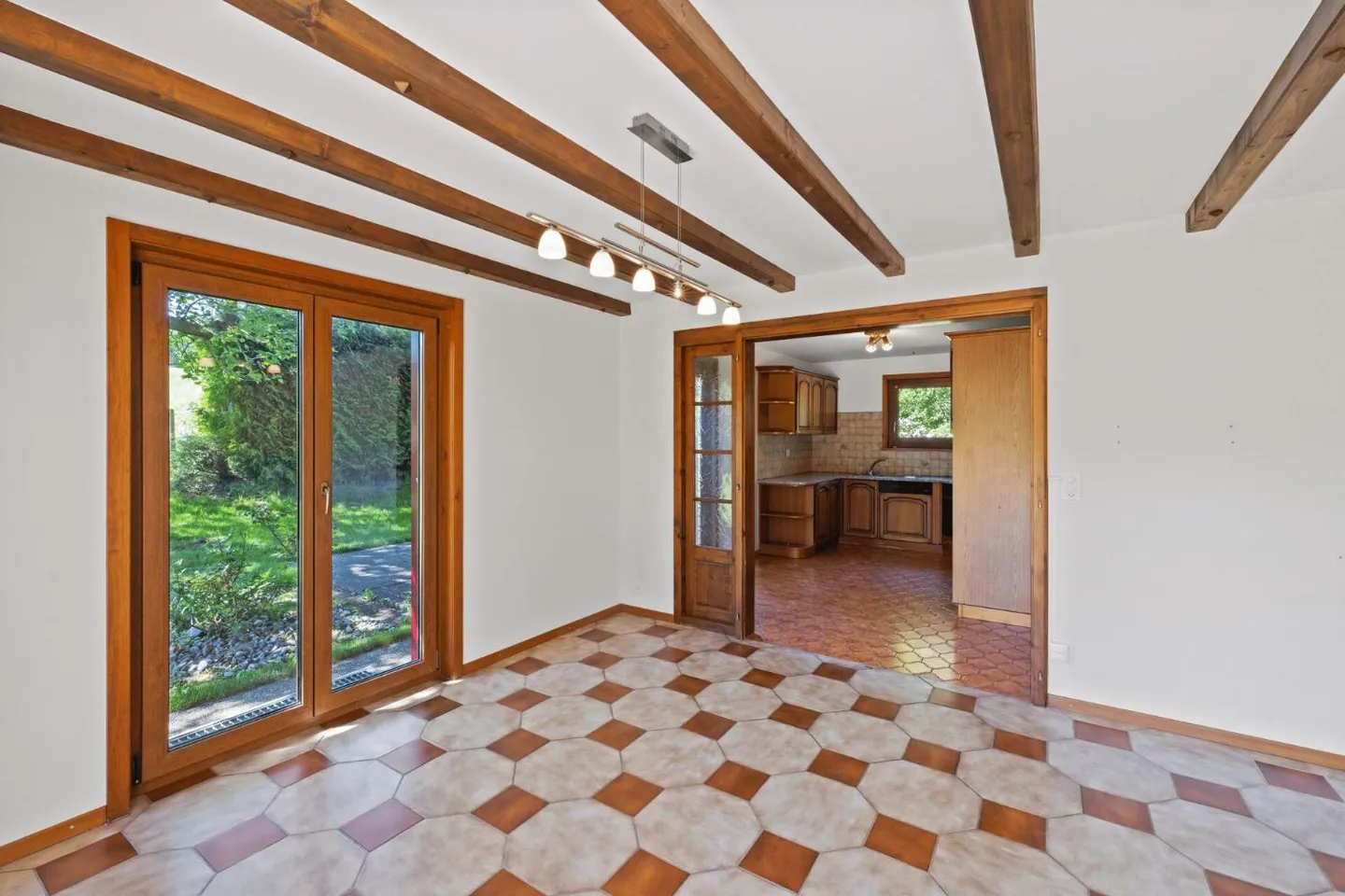 Villa spacieuse avec deux appartements - Photo 5 sur 6