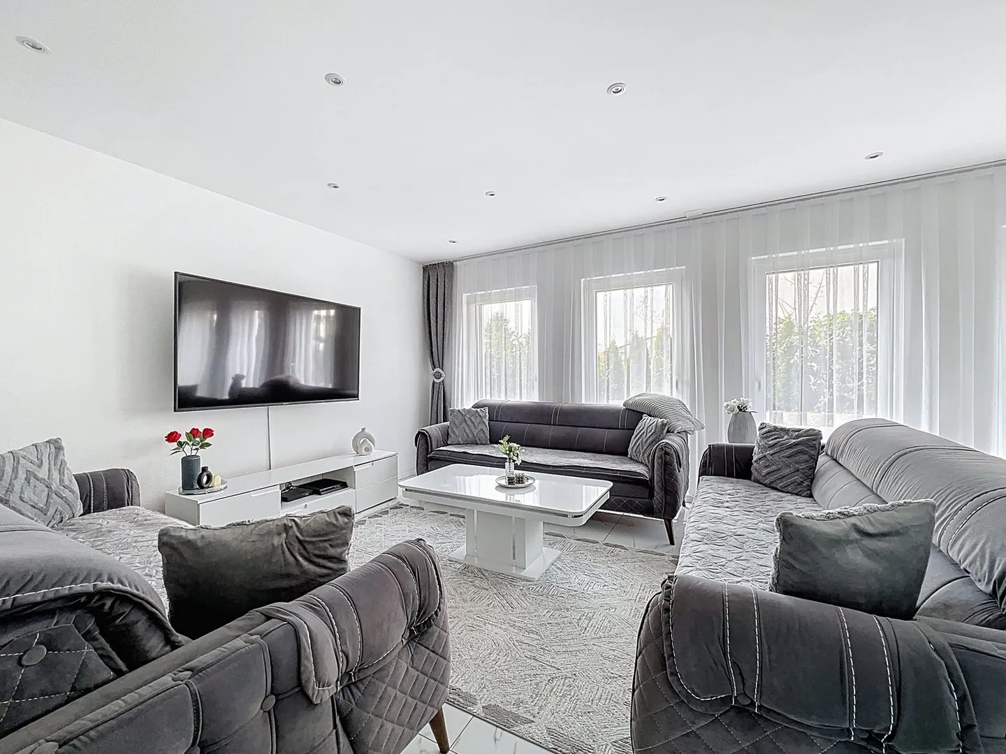 Villa of Superlatives in Chézard-Saint-Martin – Elegance, modern comfort, and high-quality execution. - Photo 2 of 14