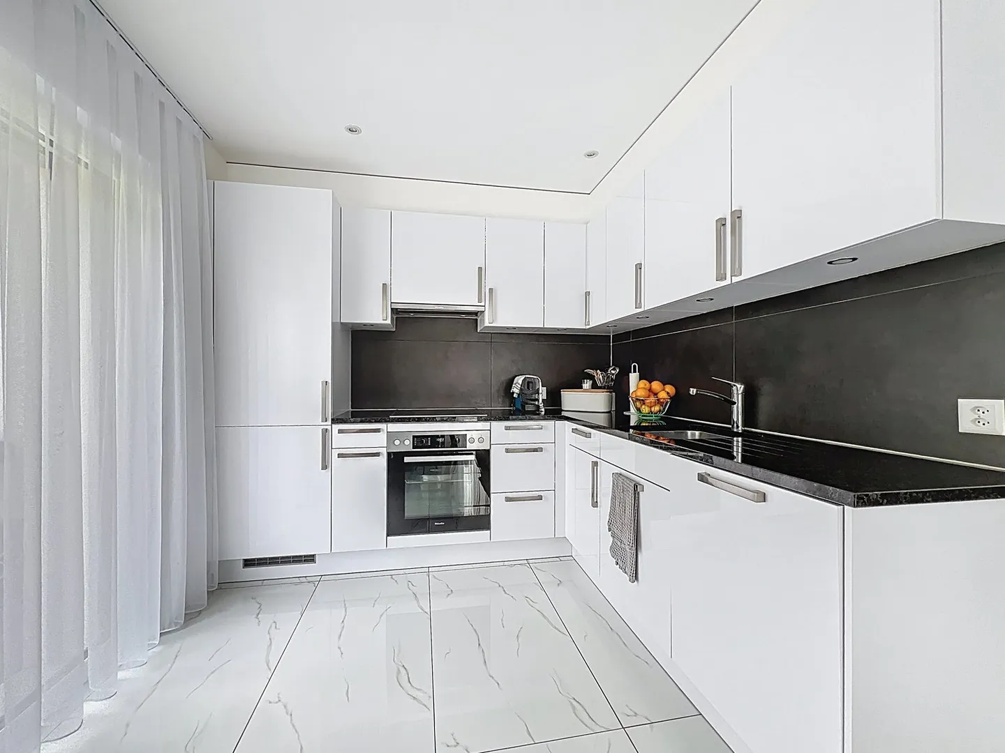 Villa of Superlatives in Chézard-Saint-Martin – Elegance, modern comfort, and high-quality execution. - Photo 3 of 14