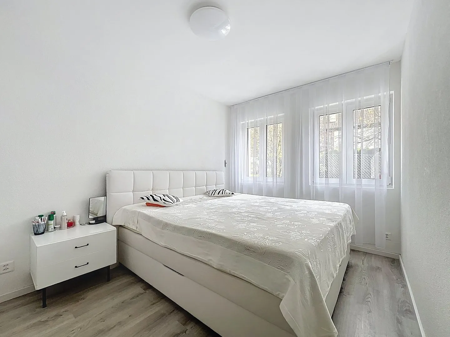 Villa of Superlatives in Chézard-Saint-Martin – Elegance, modern comfort, and high-quality execution. - Photo 4 of 14