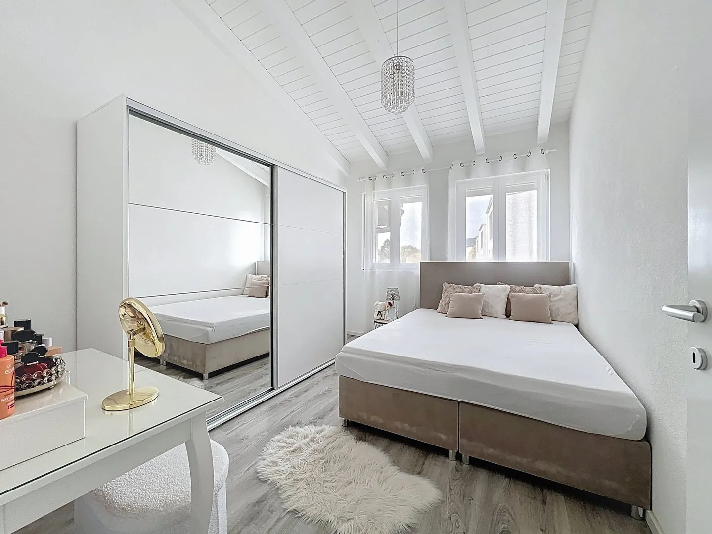 Villa of Superlatives in Chézard-Saint-Martin – Elegance, modern comfort, and high-quality execution. - Photo 6 of 14