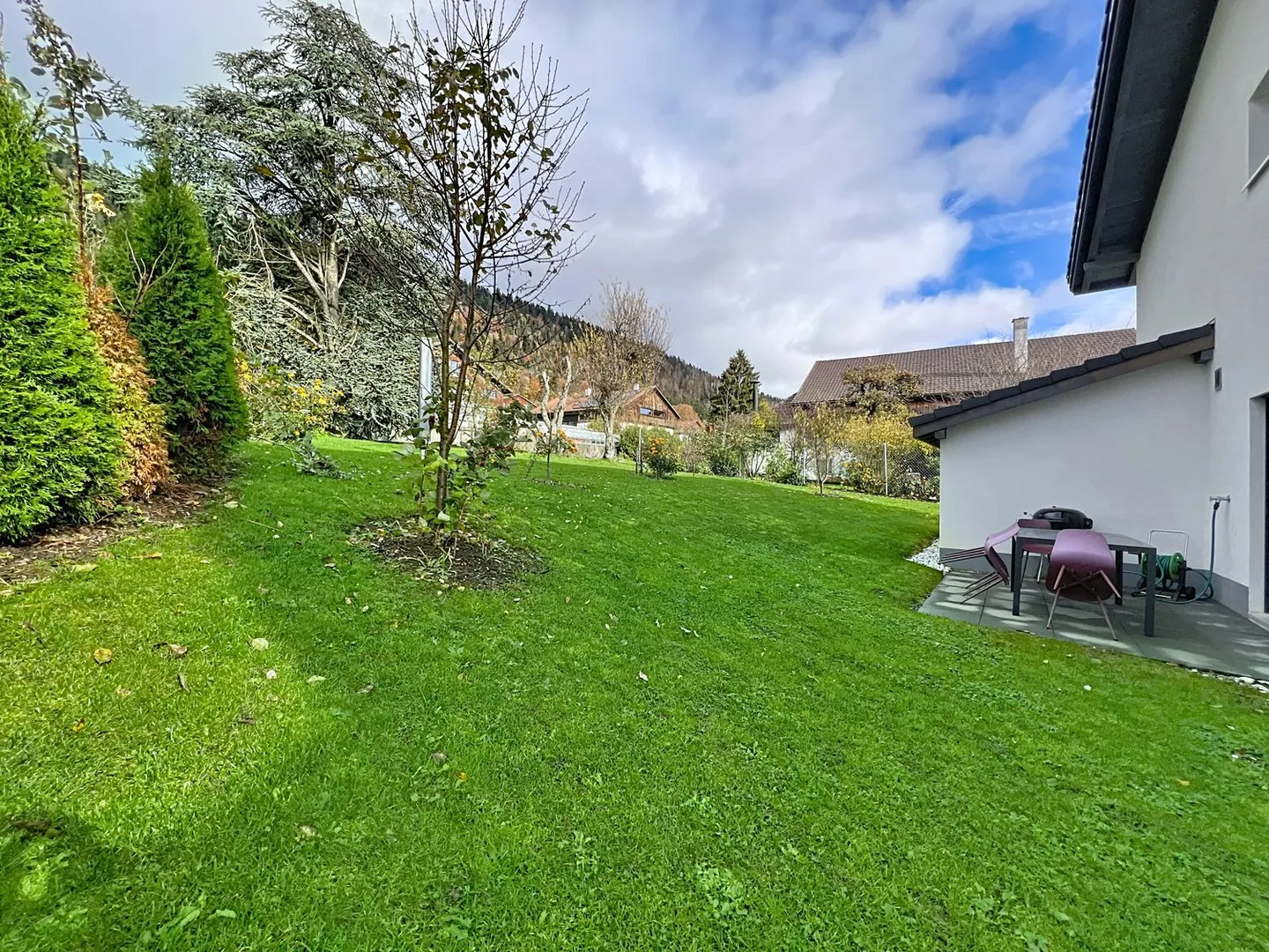 Villa of Superlatives in Chézard-Saint-Martin – Elegance, modern comfort, and high-quality execution. - Photo 13 of 14