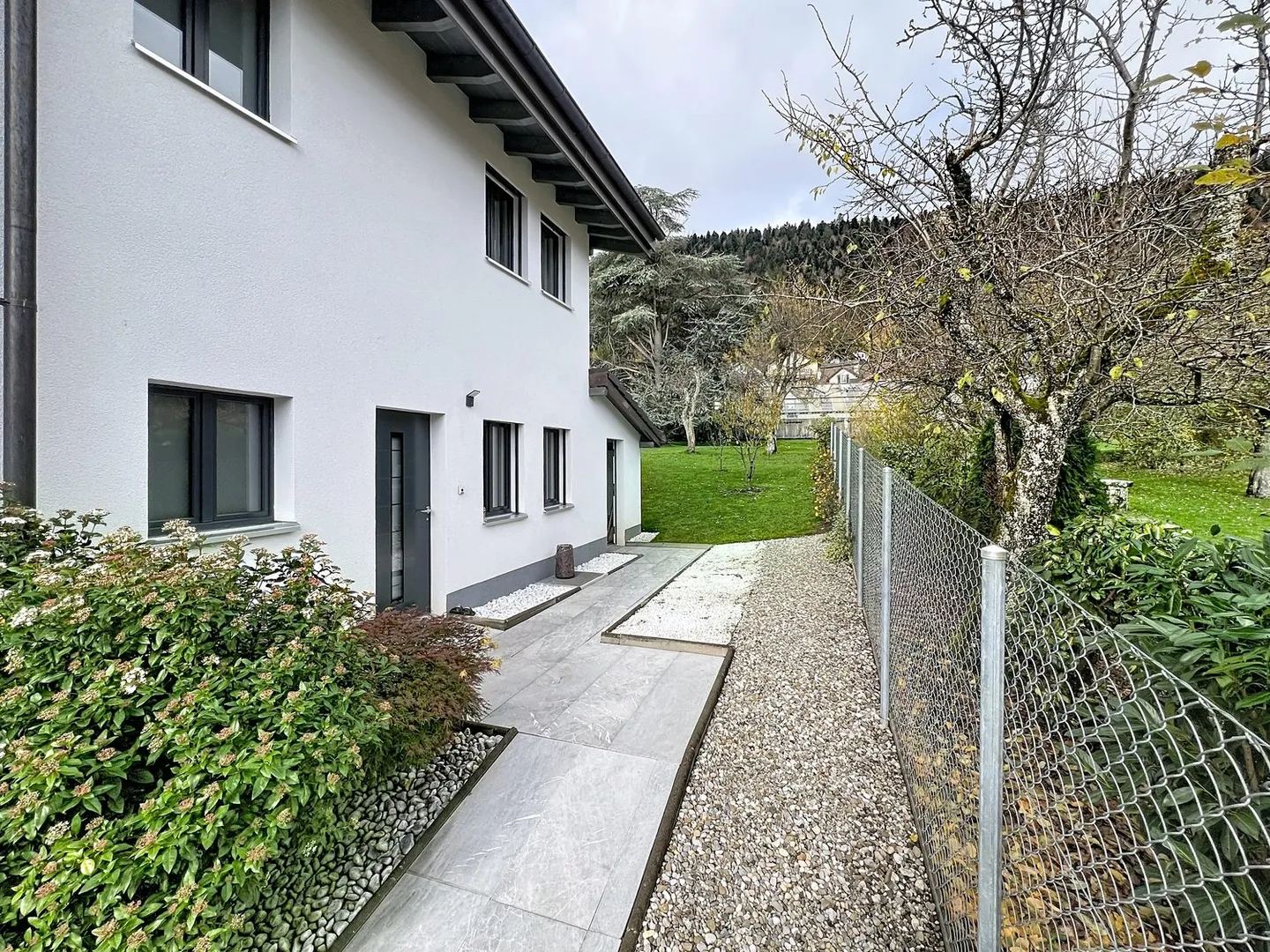 Villa of Superlatives in Chézard-Saint-Martin – Elegance, modern comfort, and high-quality execution. - Photo 14 of 14