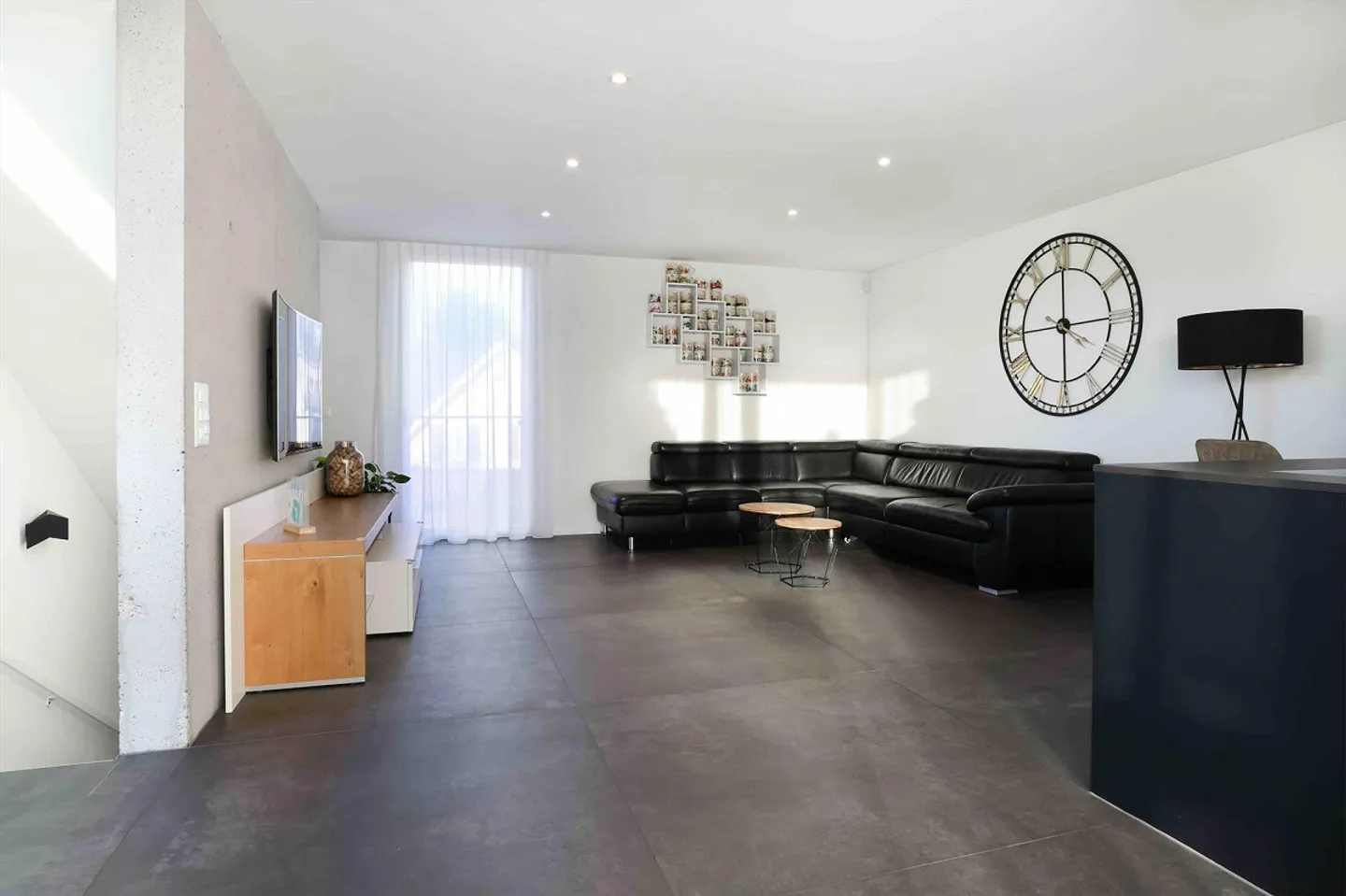 Modern 5.5-Room Corner Townhouse in a Quiet Location of Oberwil - Photo 3 of 14