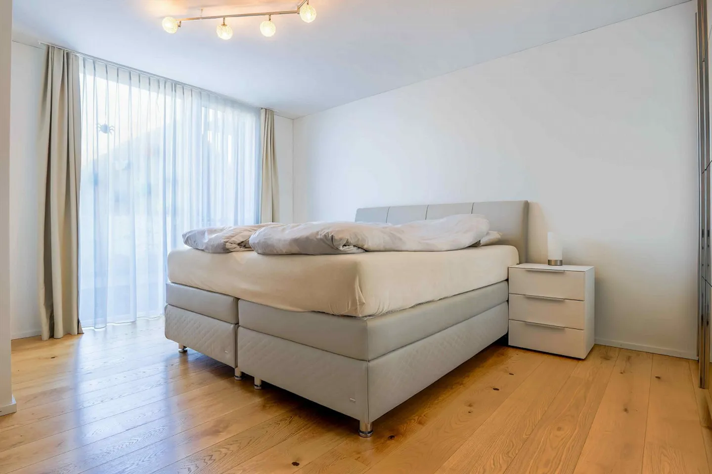 Modern 5.5-Room Corner Townhouse in a Quiet Location of Oberwil - Photo 5 of 14