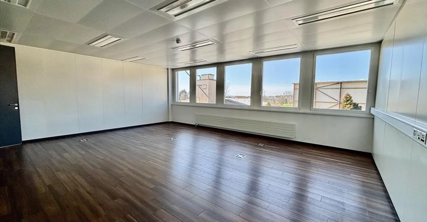 Office space for rent - Photo 2 of 11