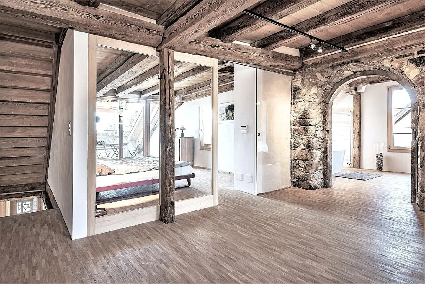 DOMUS VINUM - Espace Merveilleusement Rénové : Un Foyer pour Individualistes - Photo 6 sur 13