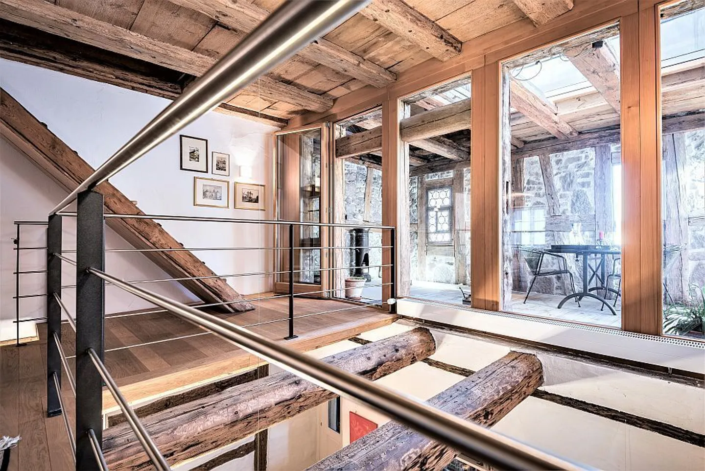 DOMUS VINUM - Espace Merveilleusement Rénové : Un Foyer pour Individualistes - Photo 12 sur 13