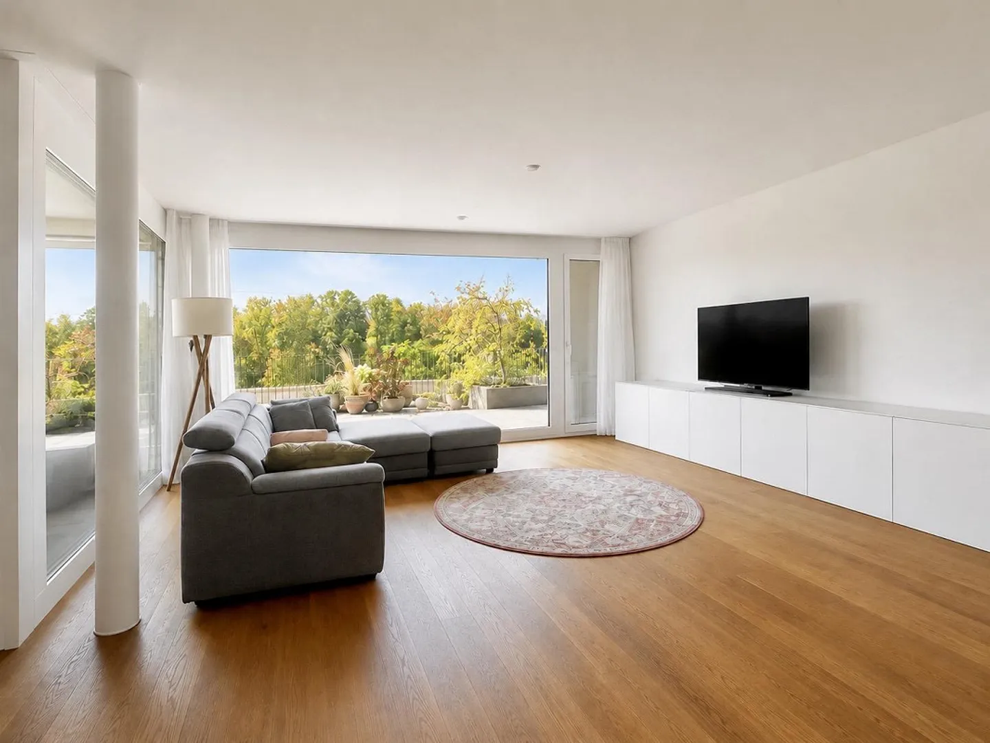 Geräumige Terrassenwohnung mit Reussblick - Foto 4 von 13