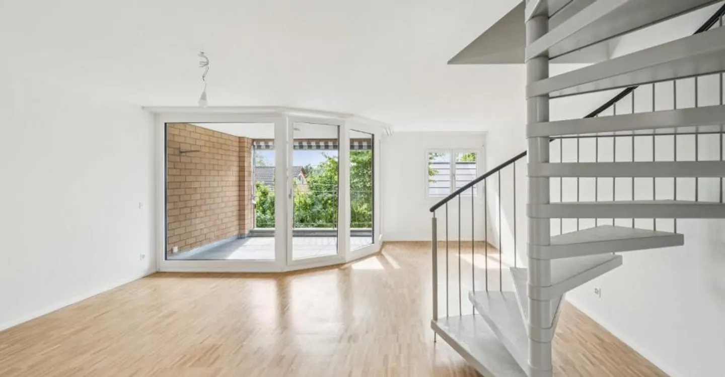 Charming Duplex with Garden - Photo 3 of 11