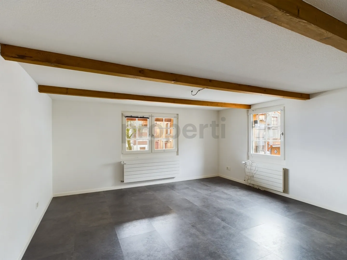 Quietly located 4.5 maisonette apartment with stunning lake and mountain views - Photo 5 of 12