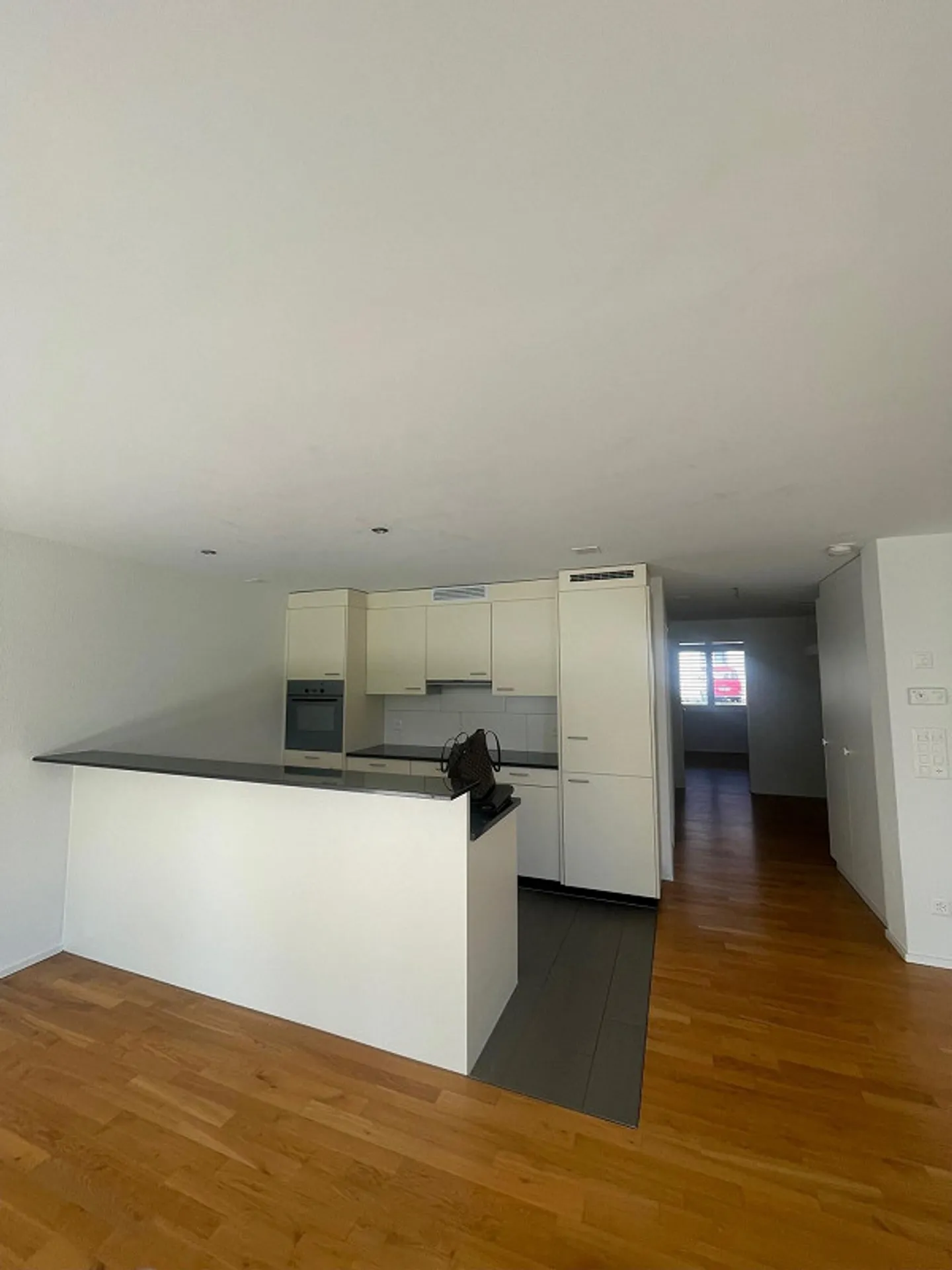 Appartement lumineux et moderne au rez-de-chaussée dans un emplacement central - Photo 2 sur 13