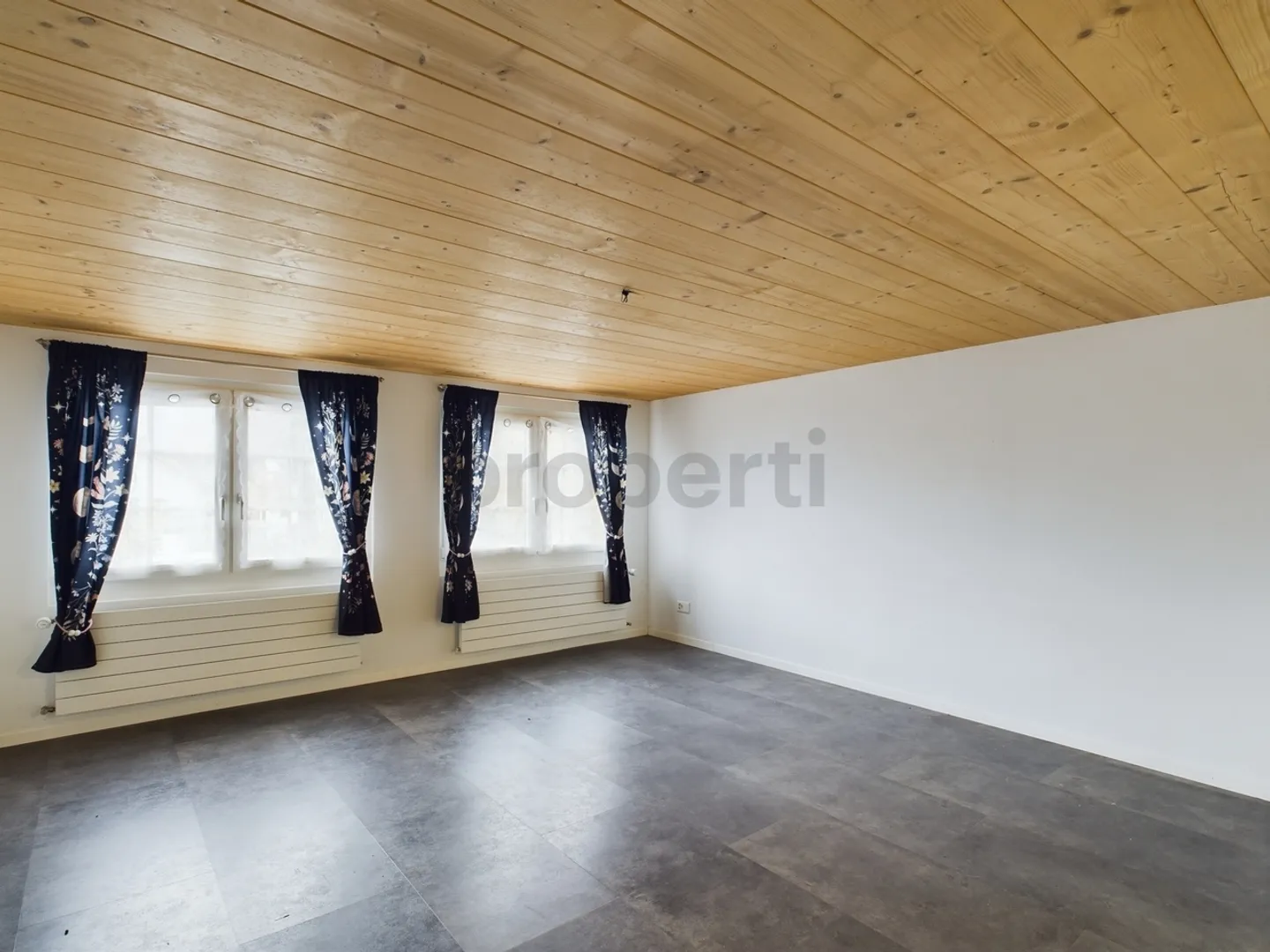 Quietly located 4.5 maisonette apartment with stunning lake and mountain views - Photo 8 of 12