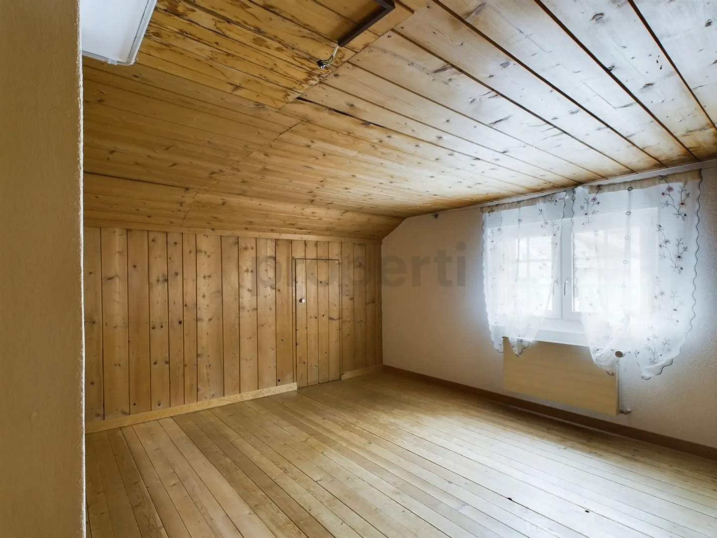 Quietly located 4.5 maisonette apartment with stunning lake and mountain views - Photo 9 of 12
