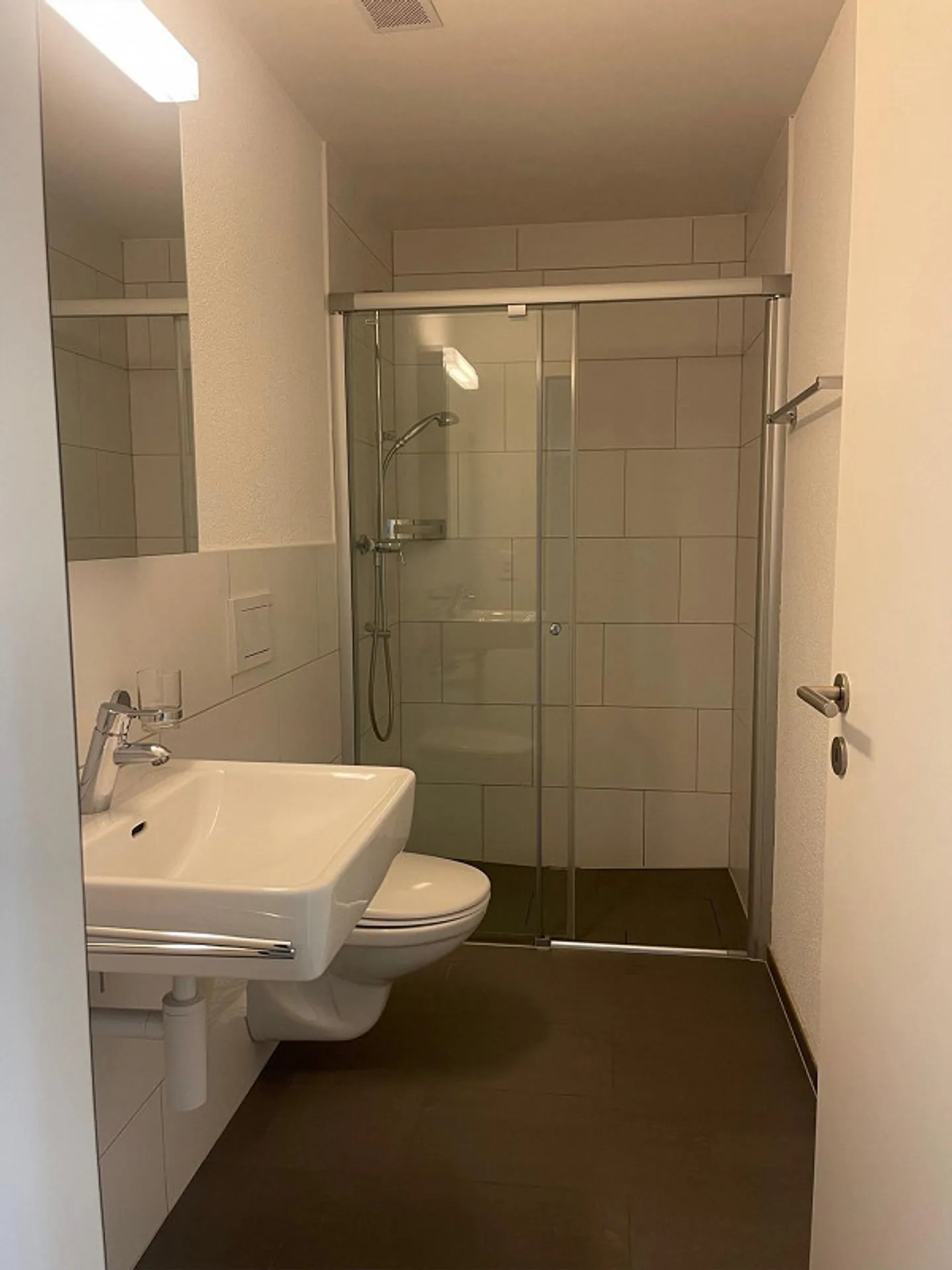 Appartement lumineux et moderne au rez-de-chaussée dans un emplacement central - Photo 6 sur 13