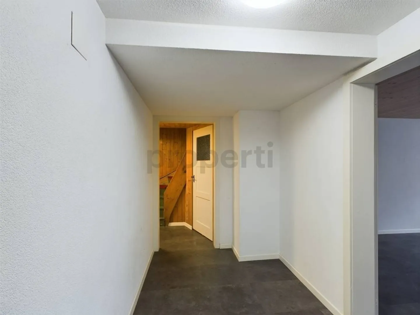 Quietly located 4.5 maisonette apartment with stunning lake and mountain views - Photo 11 of 12