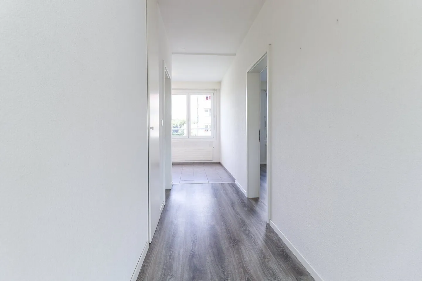 Appartamento moderno 3.5 locali a Brügg - Foto 3 di 13