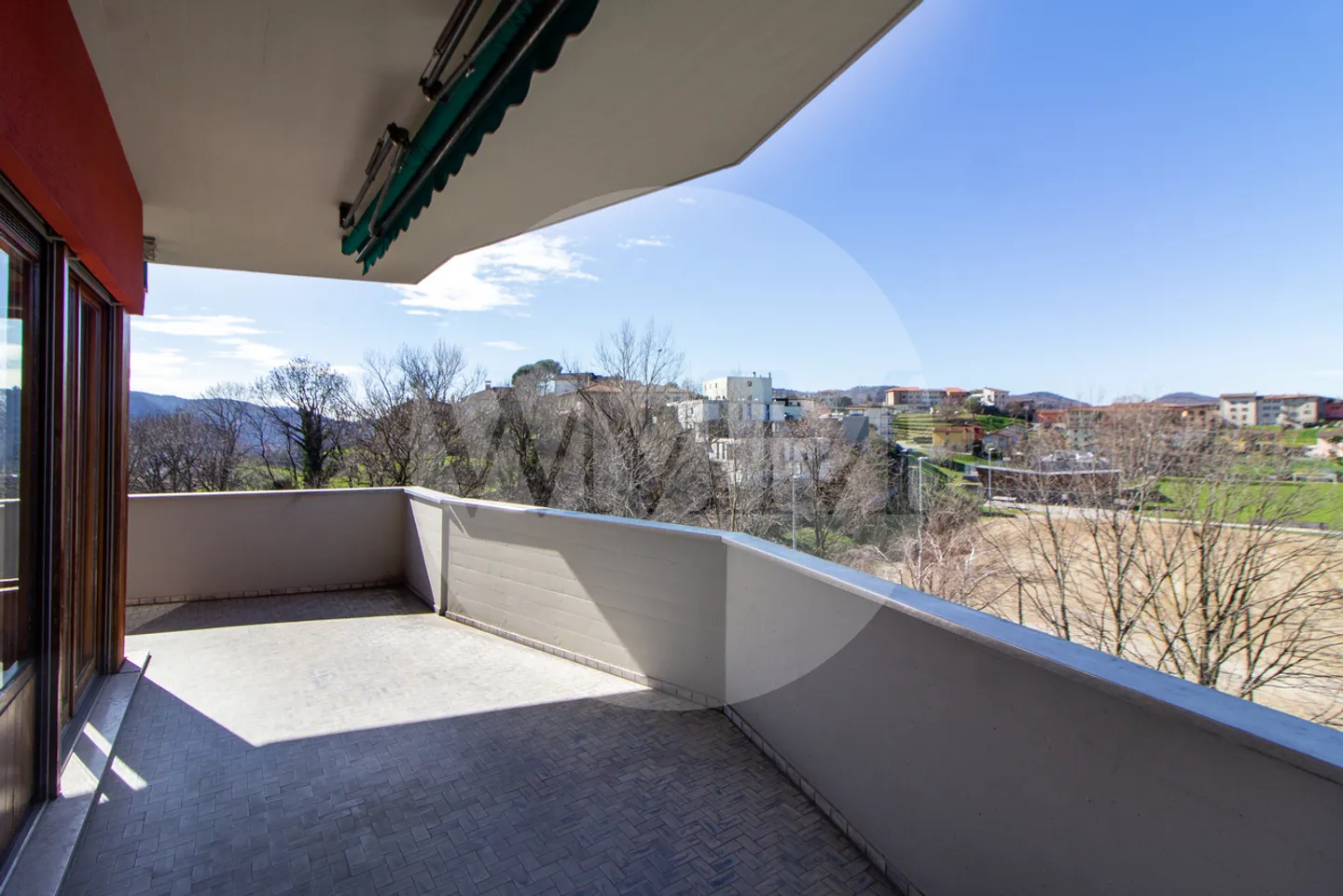 Spacious and bright, 5 rooms with beautiful view - Photo 2 of 5