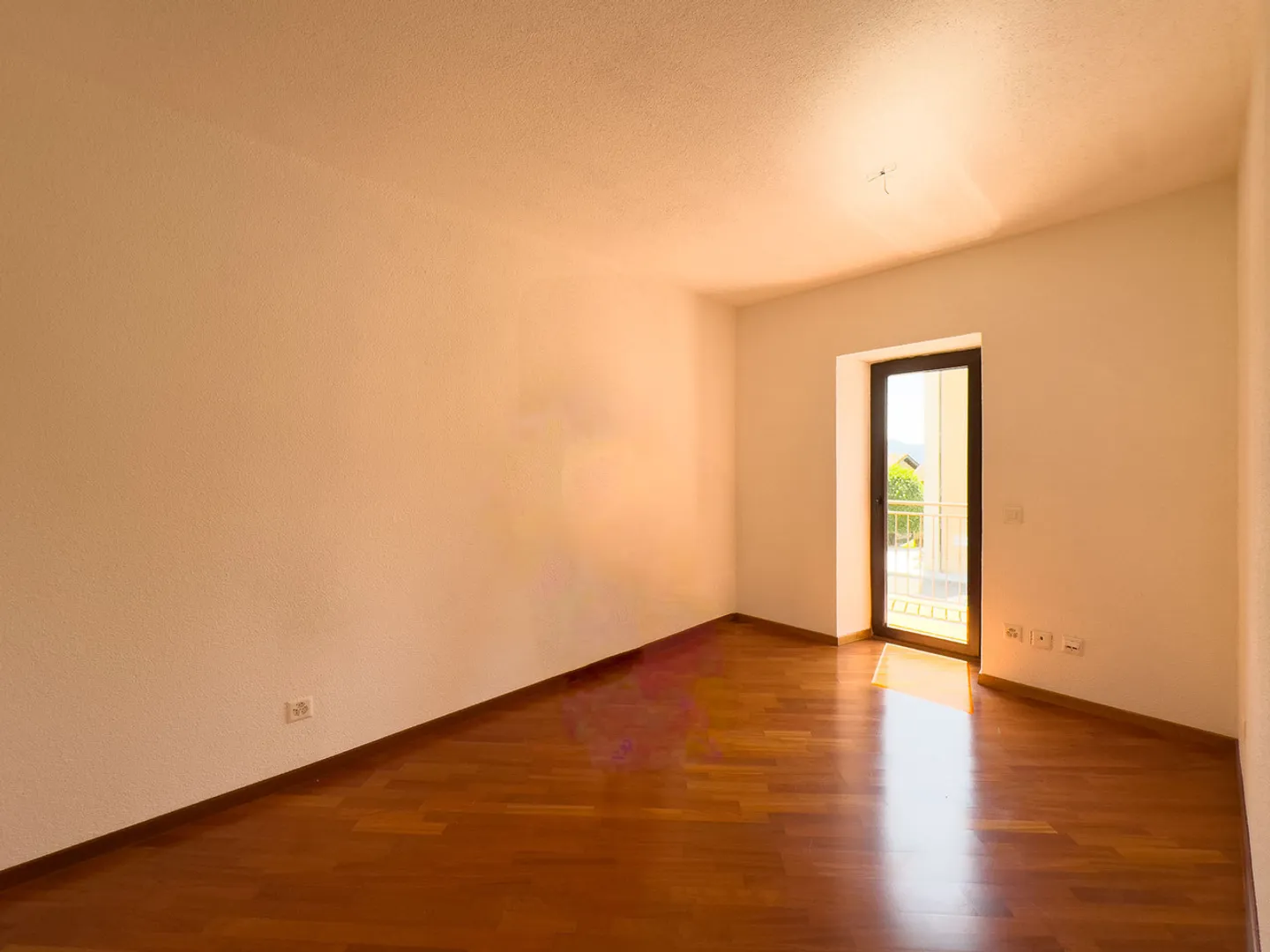 Casa ristrutturata con due appartamenti e vista lago - Foto 4 di 9