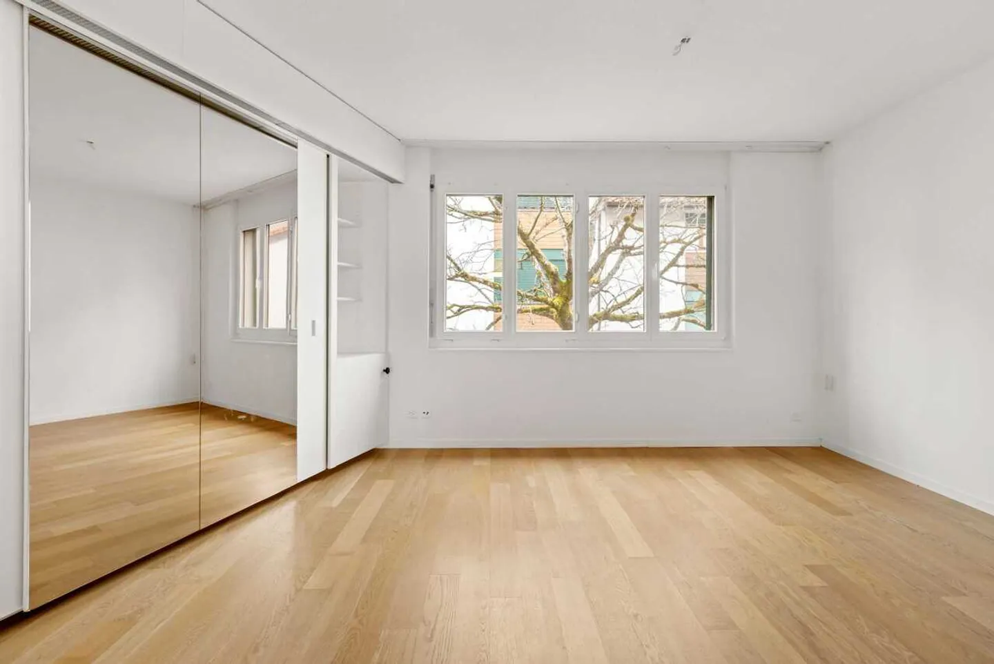 Spacious Living in a 5½ Room Townhouse Near the Lake - Photo 7 of 12