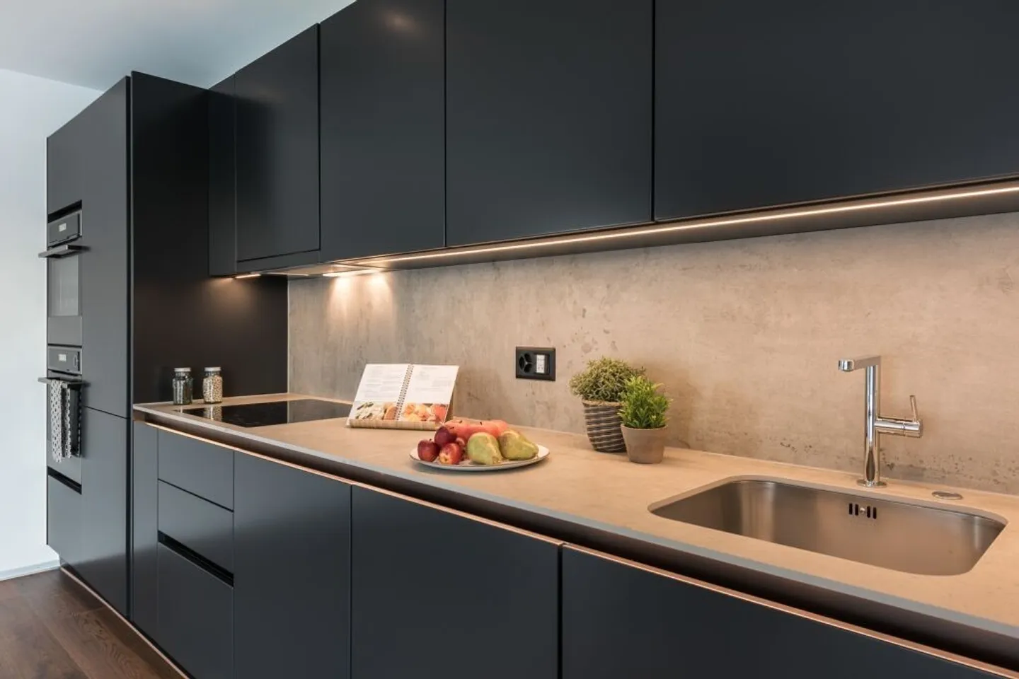 Appartamento attico soleggiato da sogno con due terrazze in una posizione tranquilla! - Foto 1 di 10