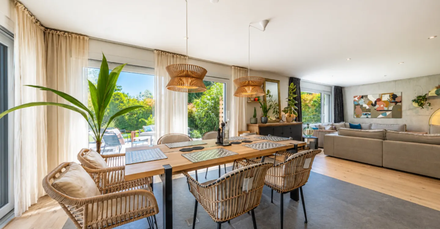 Villa contemporanea con piscina - Foto 4 di 12