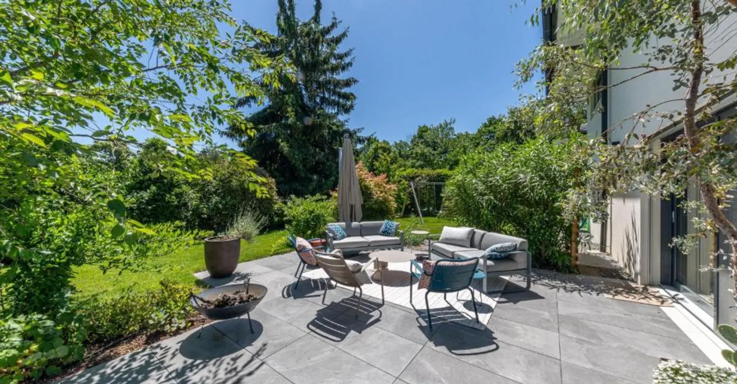 Villa contemporanea con piscina - Foto 10 di 12