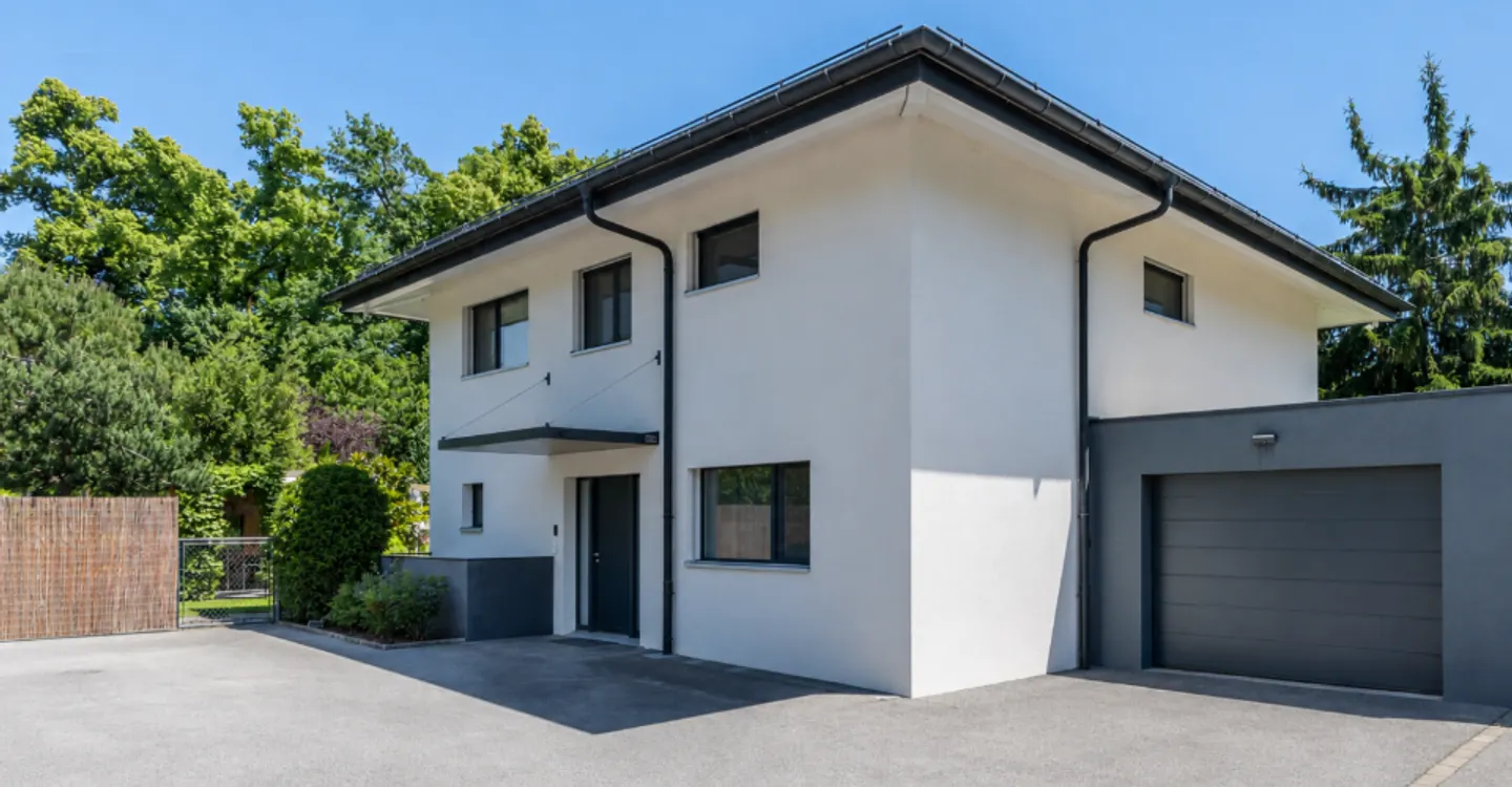 Villa contemporanea con piscina - Foto 12 di 12