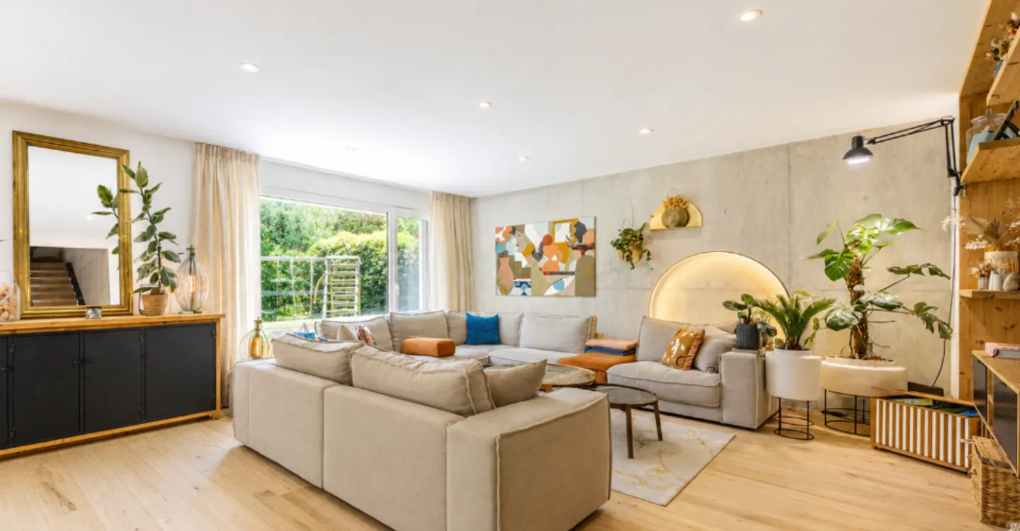 Villa contemporanea con piscina - Foto 3 di 12