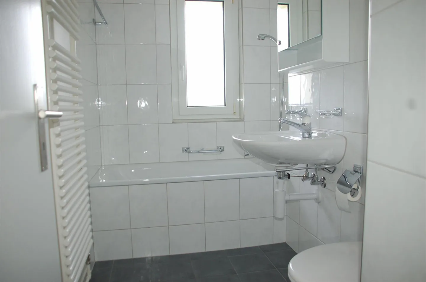 Appartamento luminoso e ben curato di 3,5 locali con grande soggiorno - Foto 4 di 6