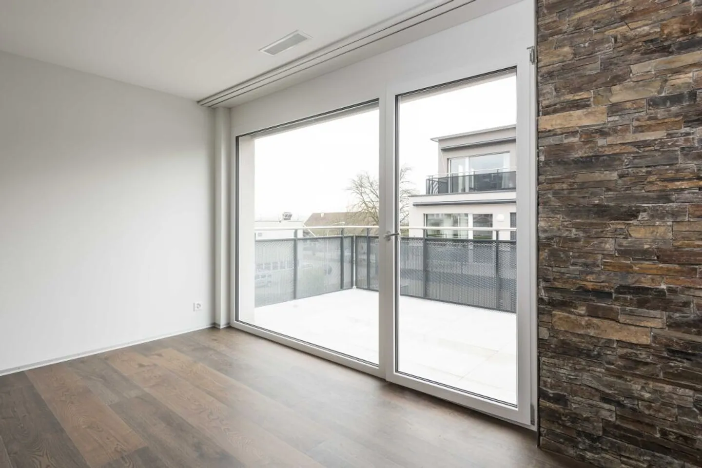 Appartamento attico soleggiato da sogno con due terrazze in una posizione tranquilla! - Foto 3 di 10