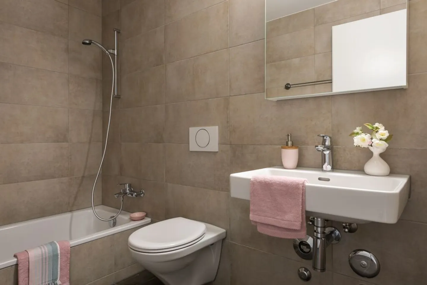 Appartamento attico soleggiato da sogno con due terrazze in una posizione tranquilla! - Foto 7 di 10