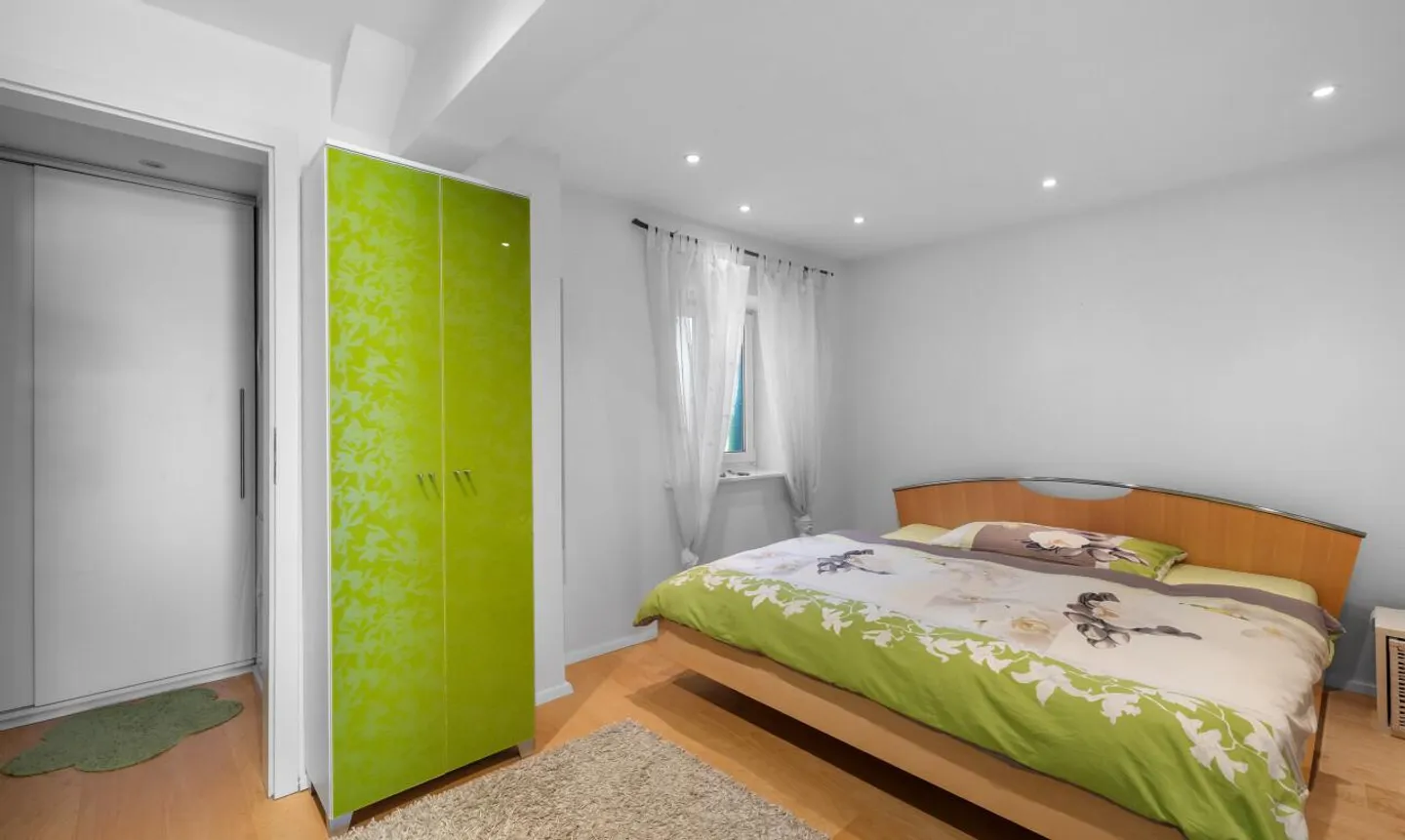 Casa bifamiliare spaziosa e ristrutturata in posizione centrale - Foto 10 di 13