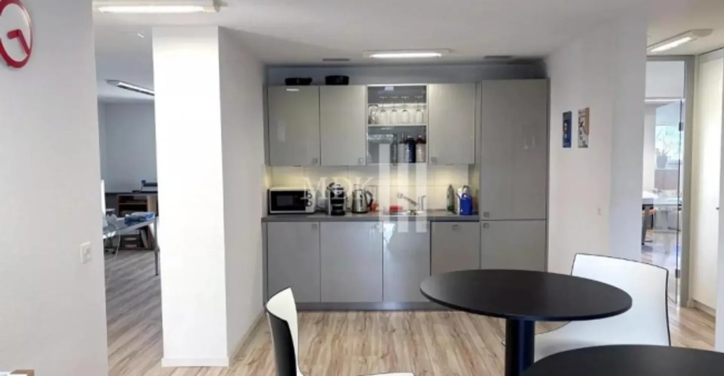 Geräumiger Gewerberaum in Monthey - Foto 1 von 12