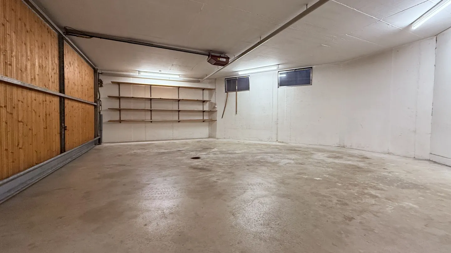 Sunny Ground Floor Apartment with Charm - Photo 11 of 12