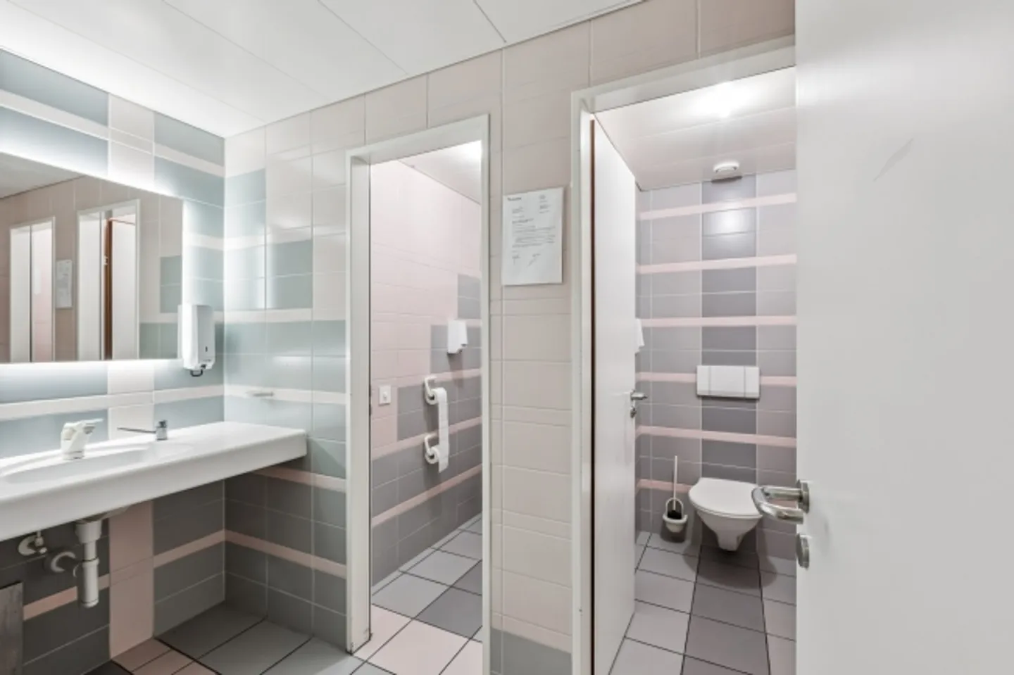 Small office - Close to the city center - Photo 2 of 7