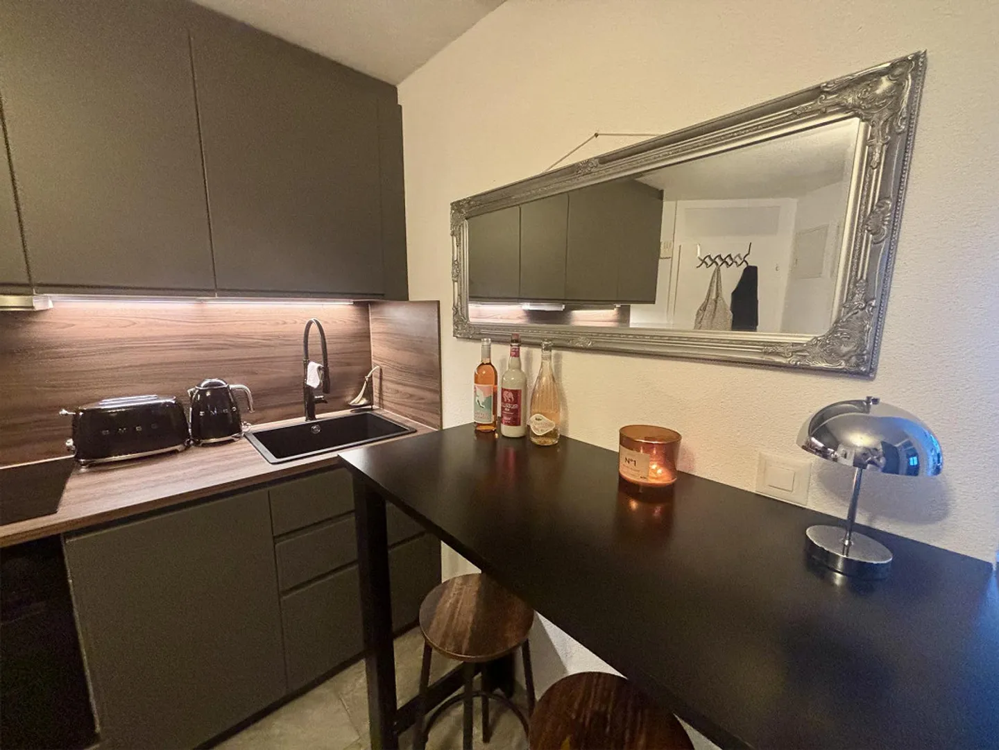 Appartamento 2,5 stanze appena ristrutturato e arredato con grande terrazza - Foto 2 di 7