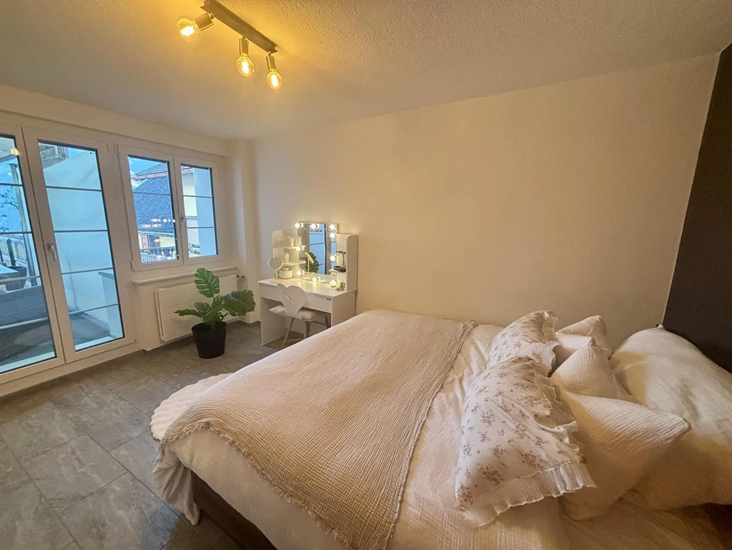 Appartamento 2,5 stanze appena ristrutturato e arredato con grande terrazza - Foto 5 di 7