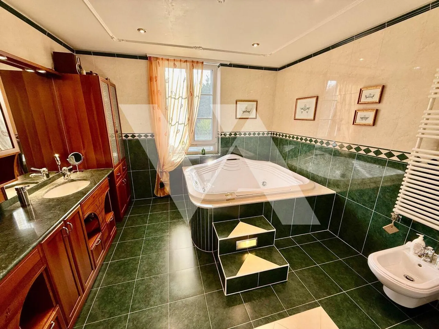 For sale - Master house a stone's throw from the city center - Photo 5 of 5