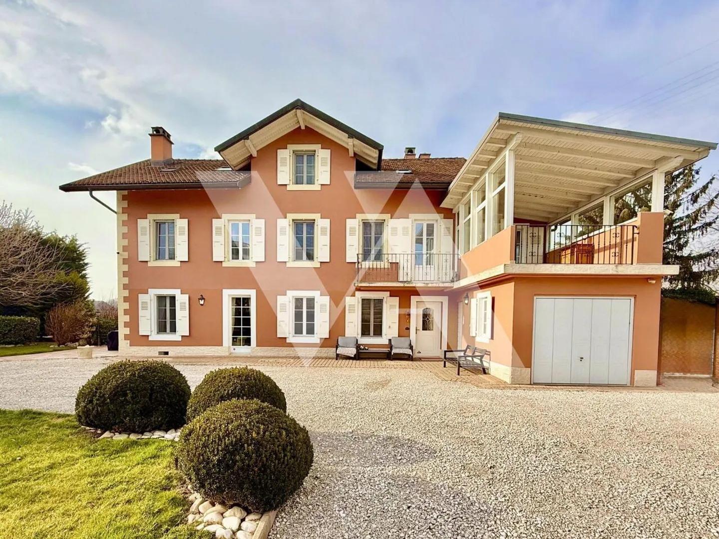 For sale - Master house a stone's throw from the city center - Photo 1 of 5