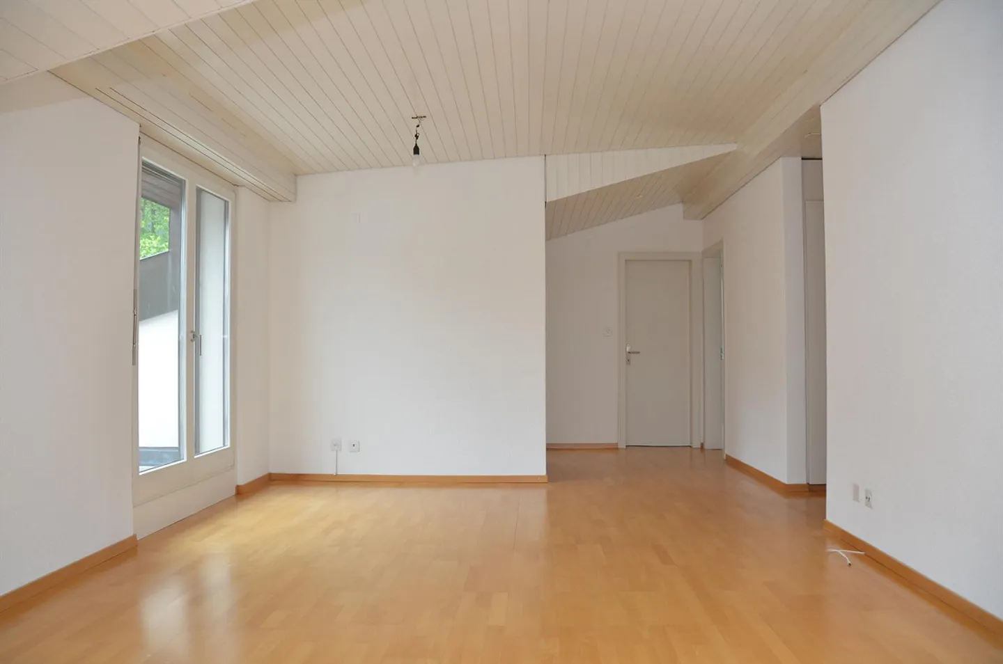 Grosszügige Dachwohnung mit Balkonen - Foto 2 von 19