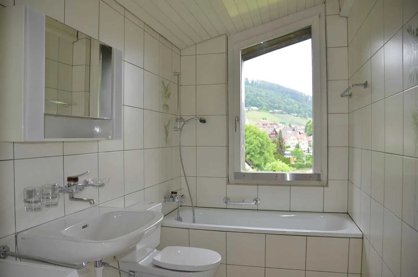 Grosszügige Dachwohnung mit Balkonen - Foto 4 von 19