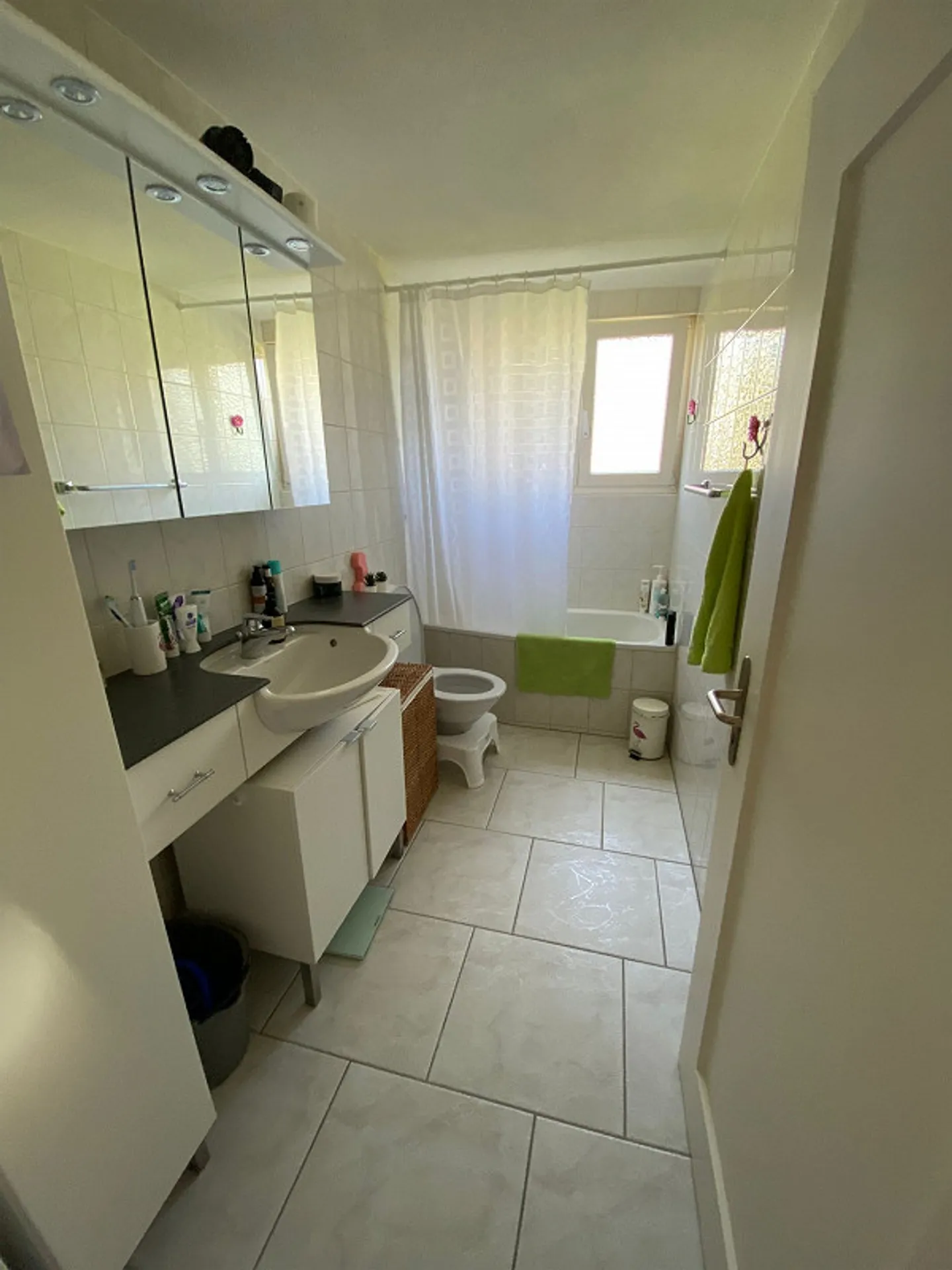 Beautiful and Quiet 2.5-Room Apartment - Photo 9 of 9